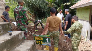 Satgas TMMD Ke-130 dan Warga Membuat Sumur Bor untuk Masyarakat Desa Kampung Pepelah dan Kampung Gajah